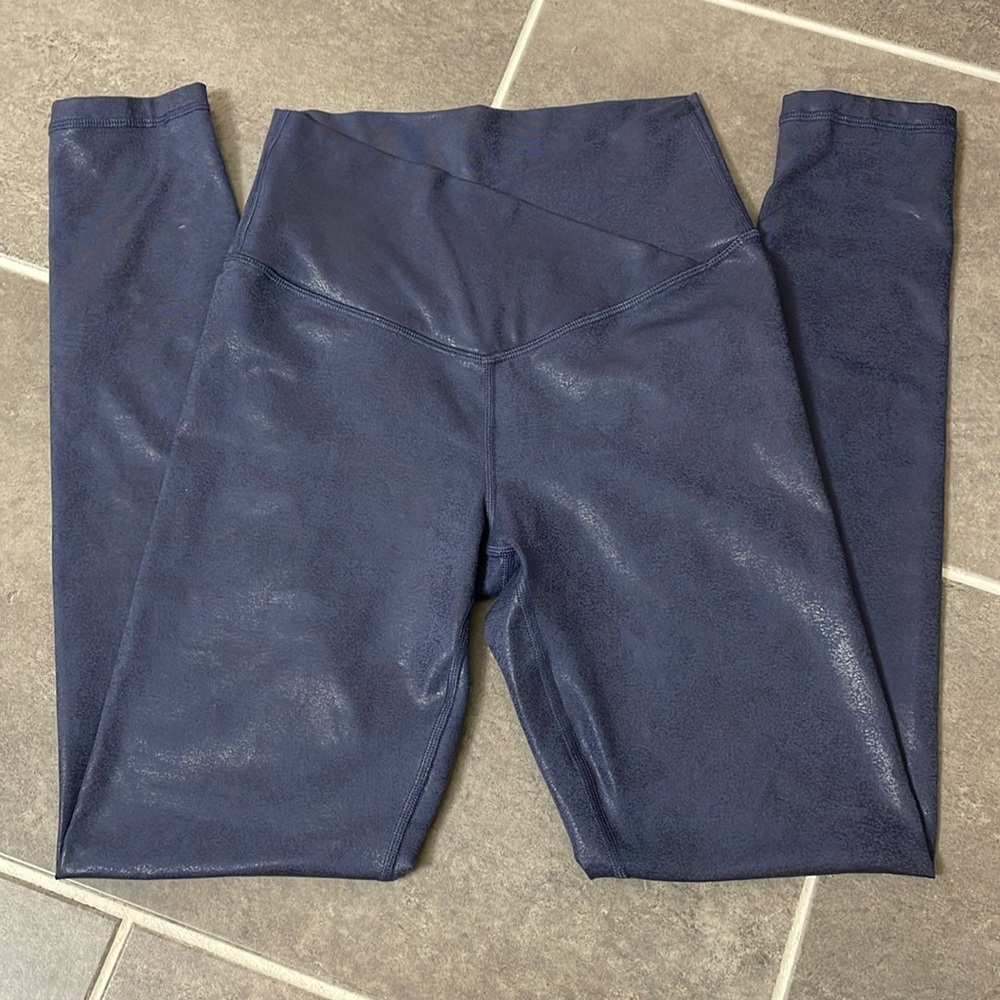 OFFLINE By Aerie The‎ Hugger Crossover High Waisted Crackle Legging size Small - Picture 2 of 9